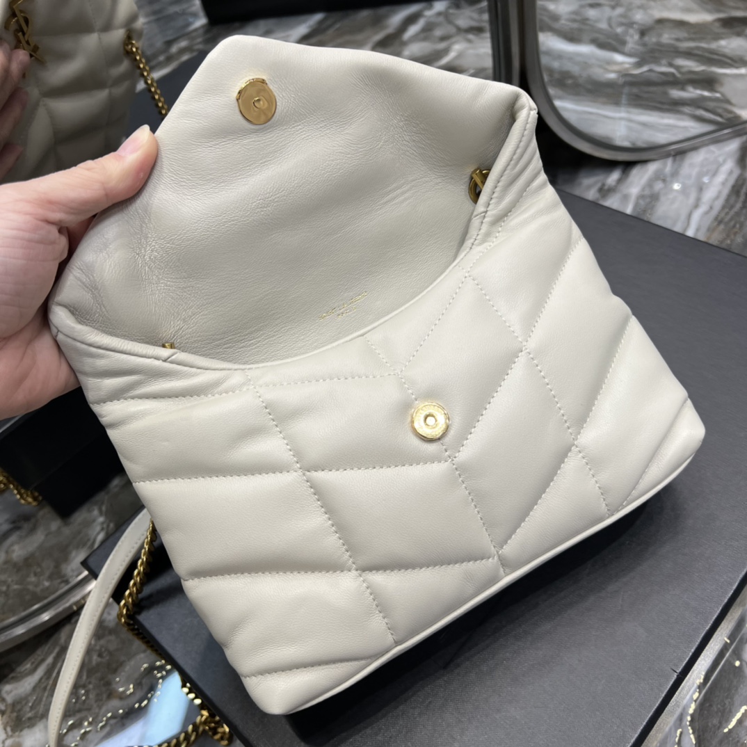 Y51 Puffer White bag 24cm