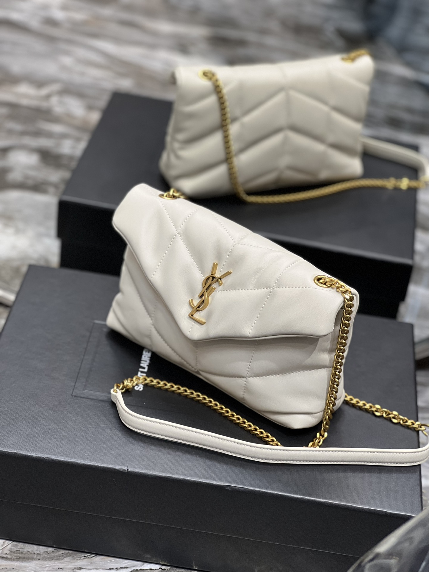 Y51 Puffer White bag 24cm