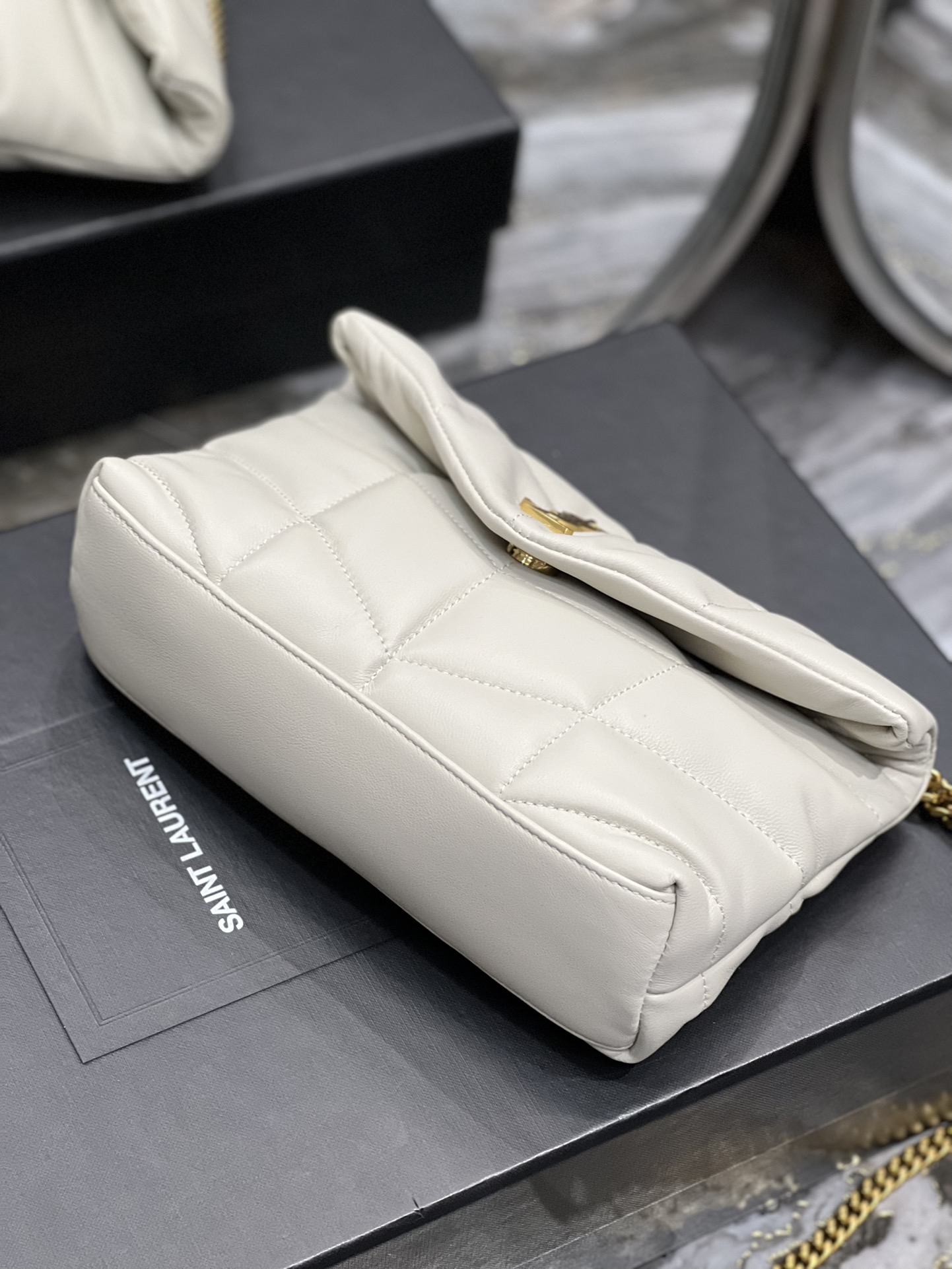 Y51 Puffer White bag 24cm