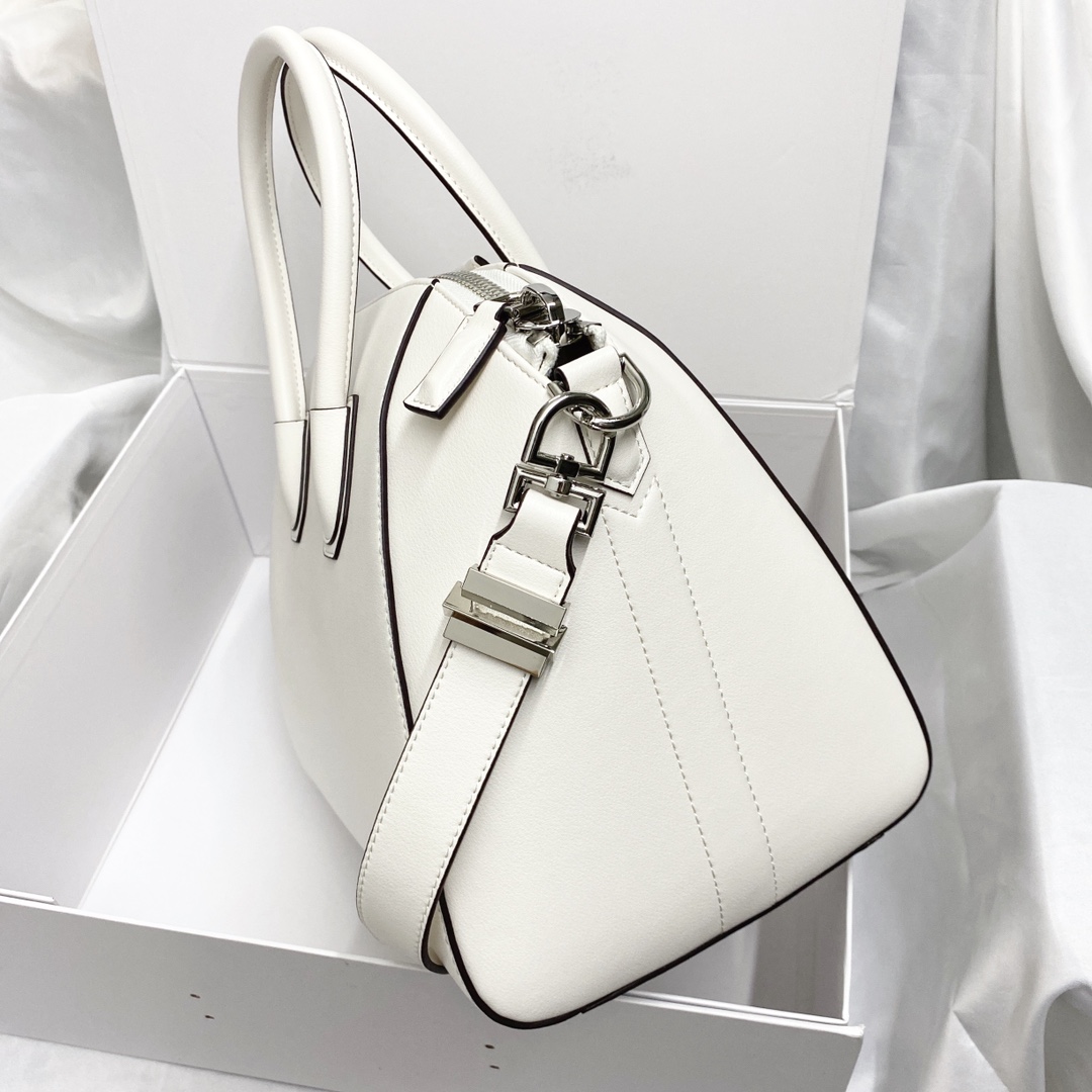 Givenchy Antigona Hanbag White