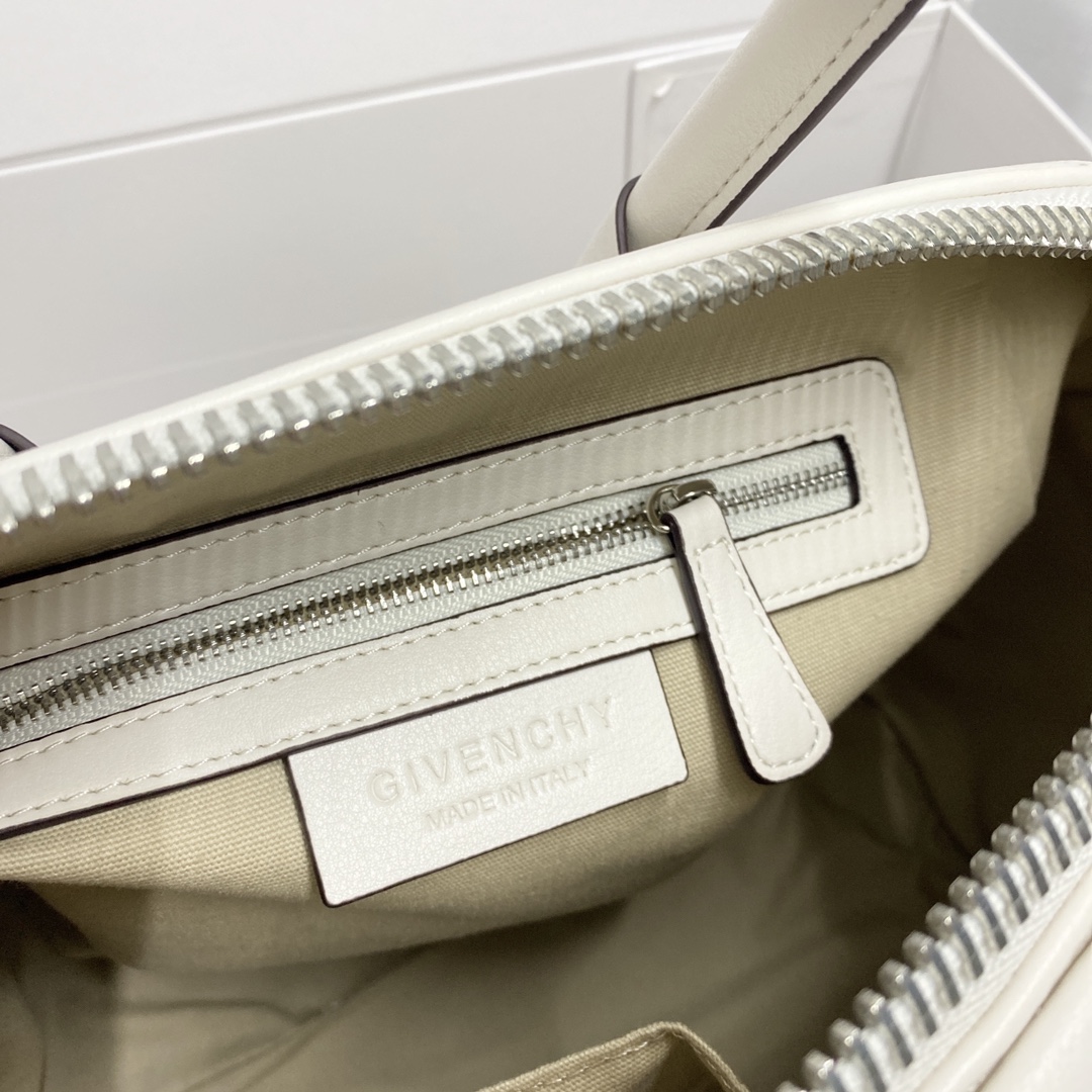 Givenchy Antigona Hanbag White