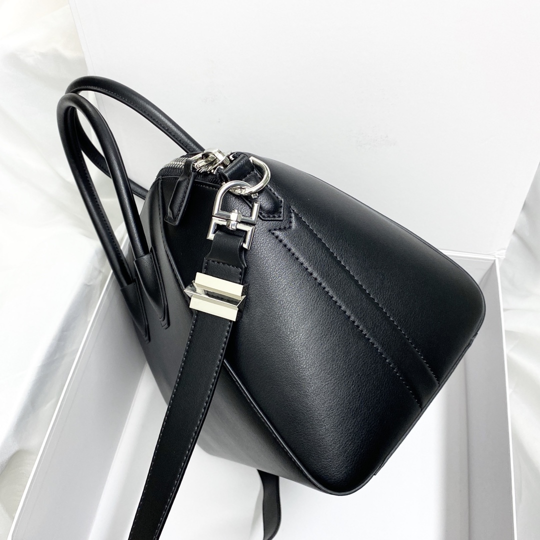 Givenchy Antigona Hanbag Black