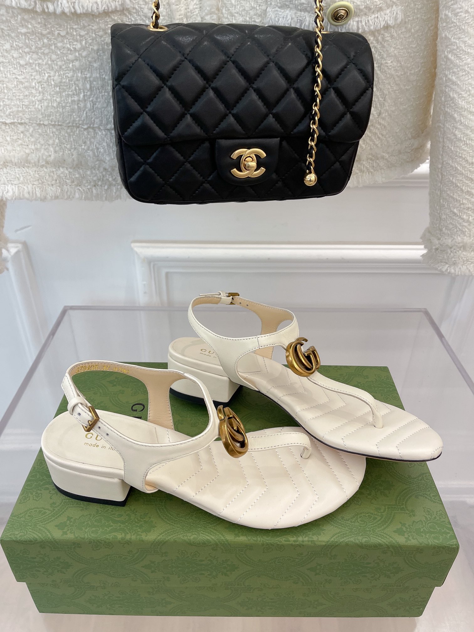 Gvc*1 Sandals White