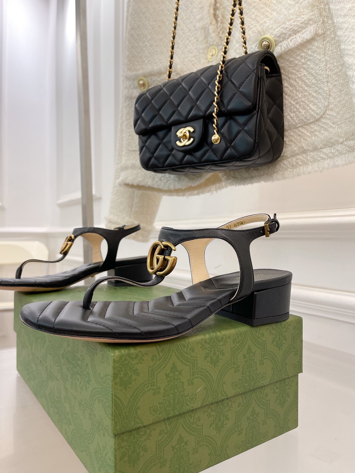 Gvc*1 Sandals Black