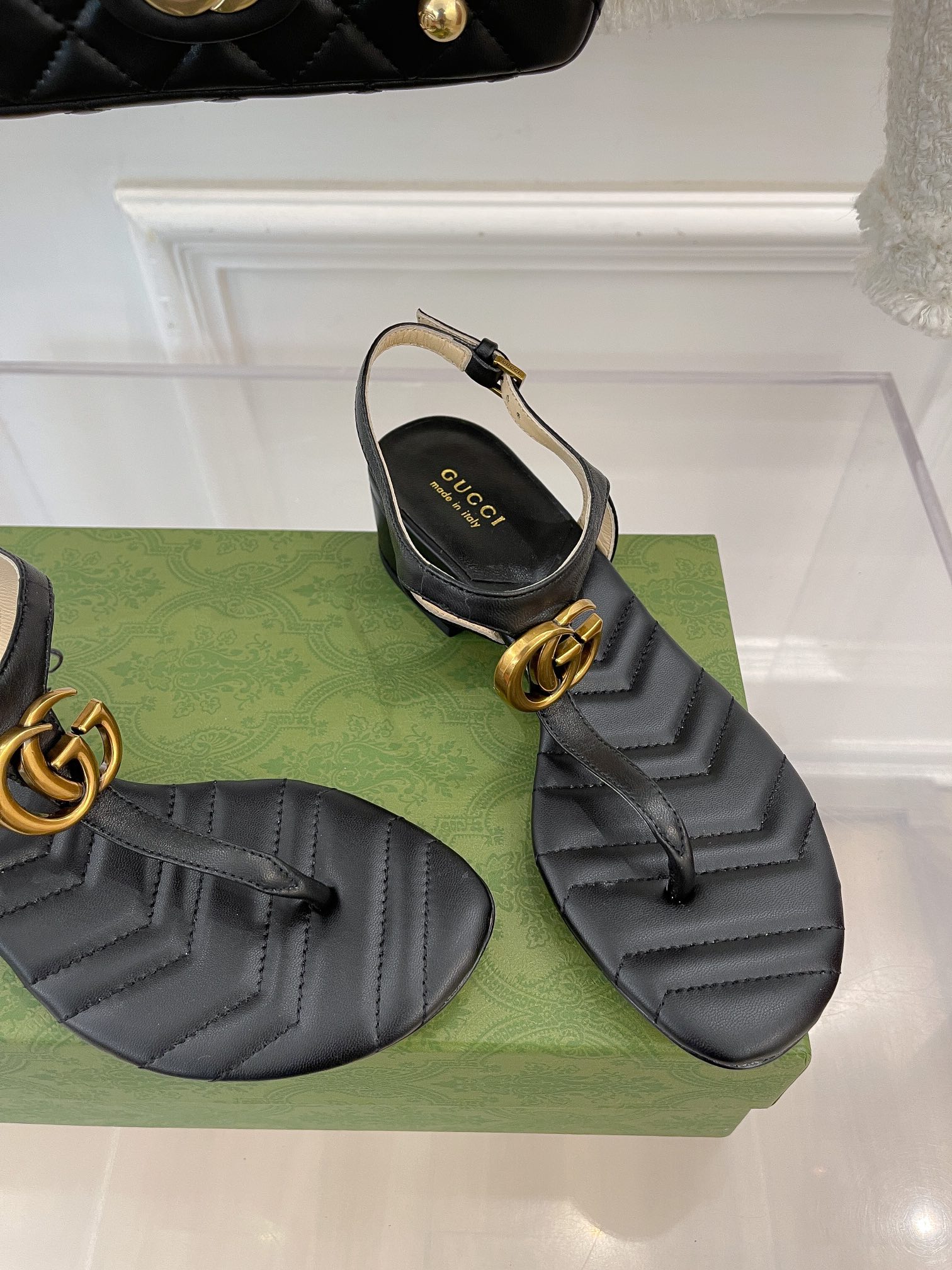 Gvc*1 Sandals Black