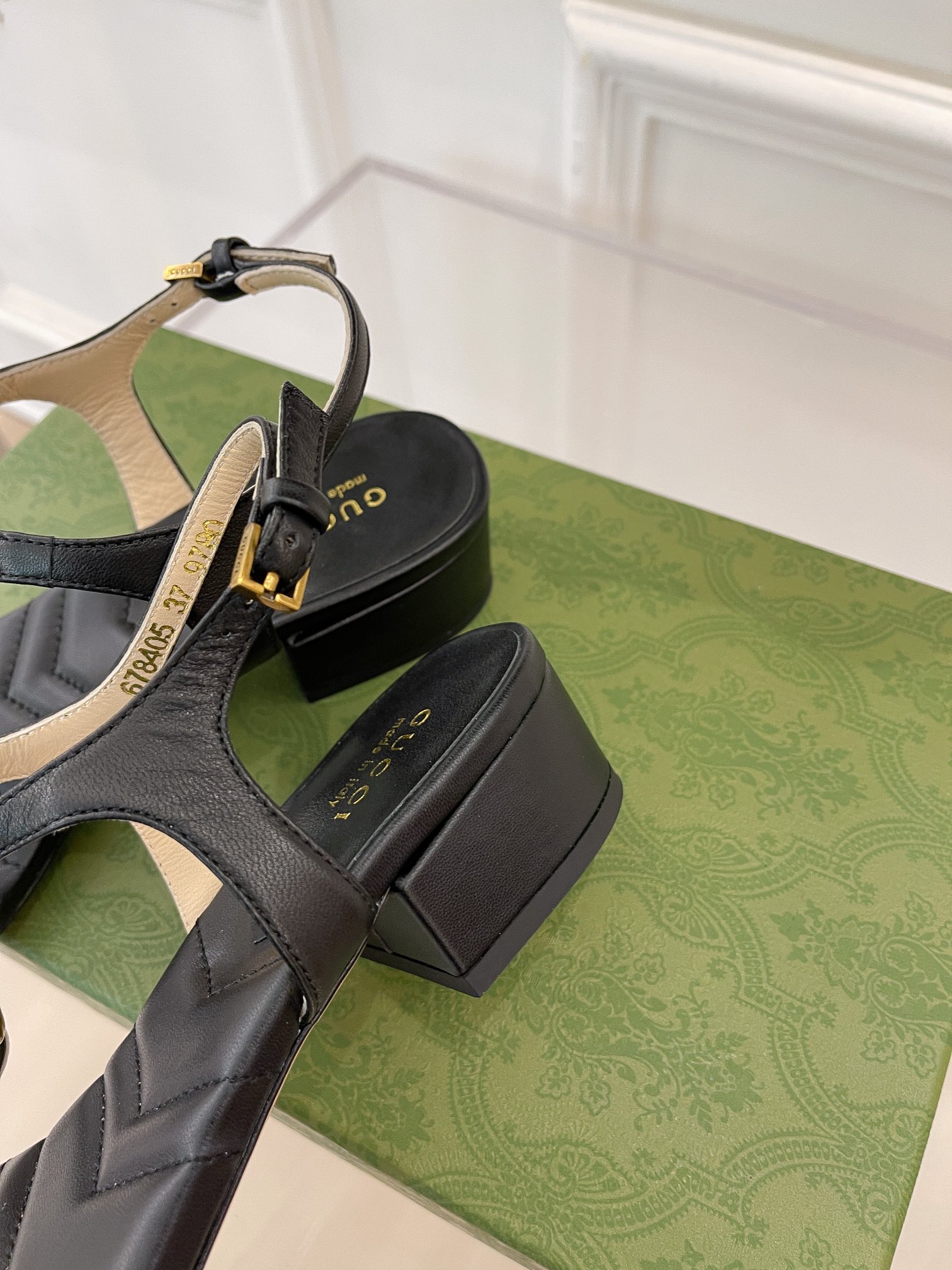 Gvc*1 Sandals Black