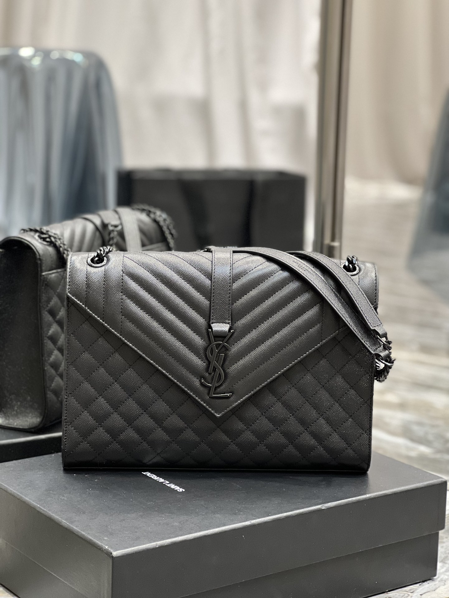 Y51 Envelope Large Bag black