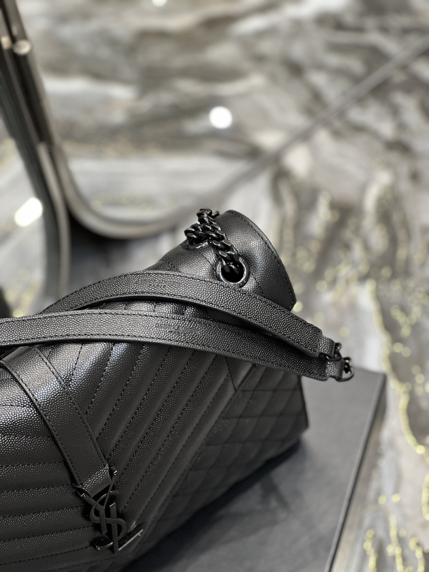 Y51 Envelope Large Bag black