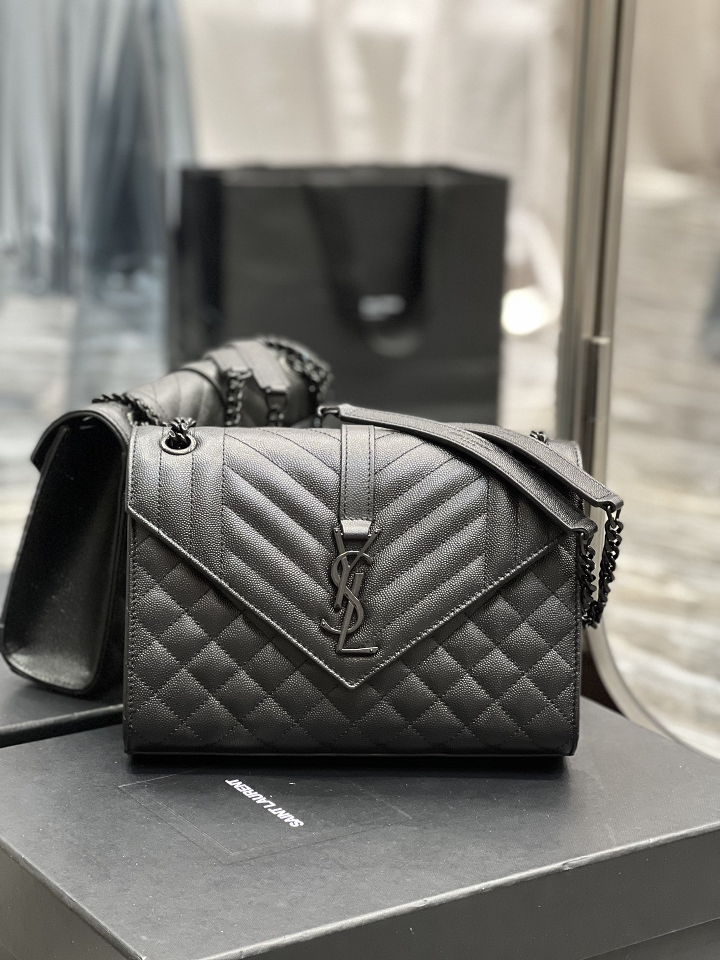 Y51 Envelope Shoulder Bag 24cm Black 487206
