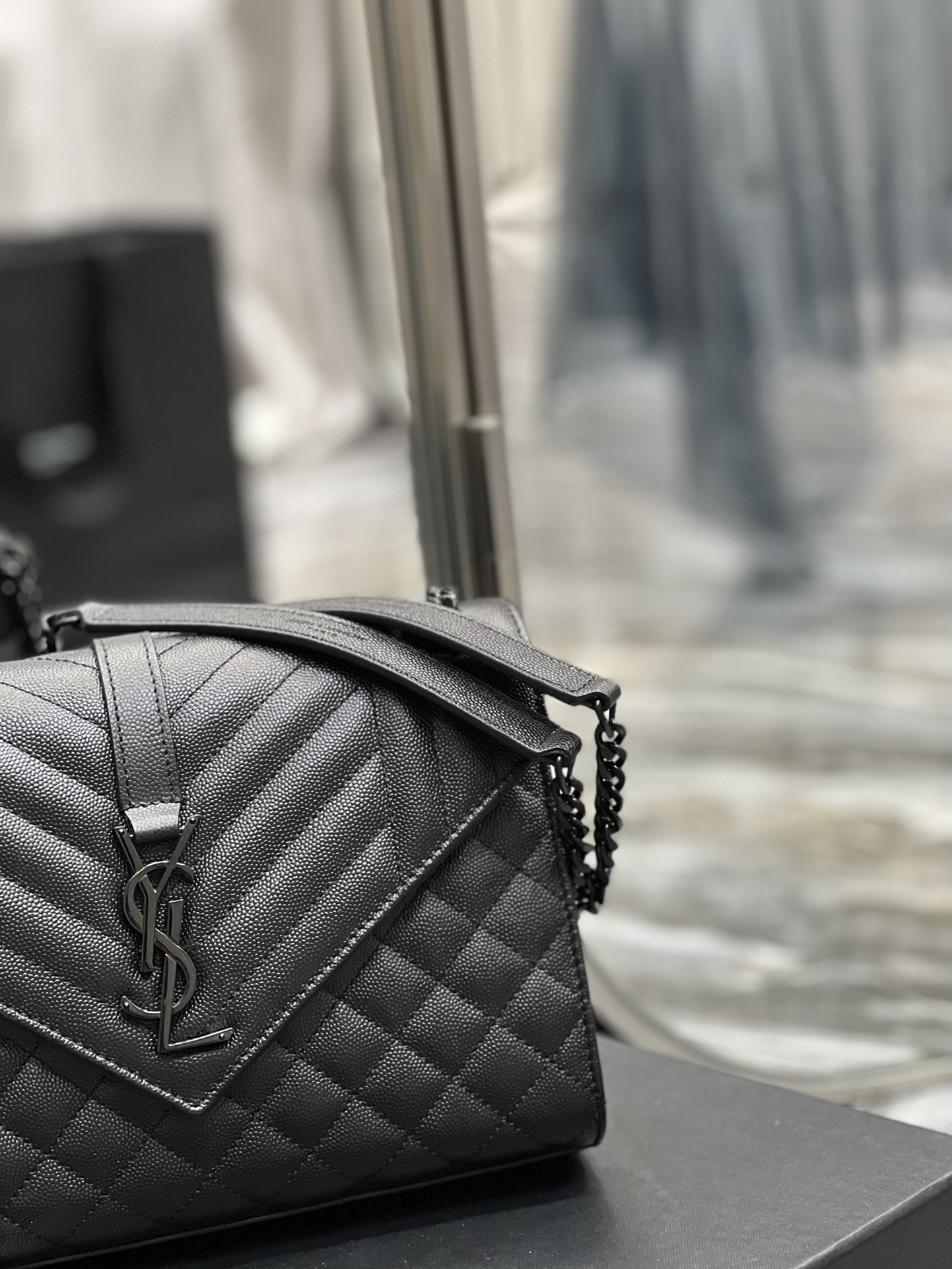 Y51 Envelope Shoulder Bag 24cm Black 487206