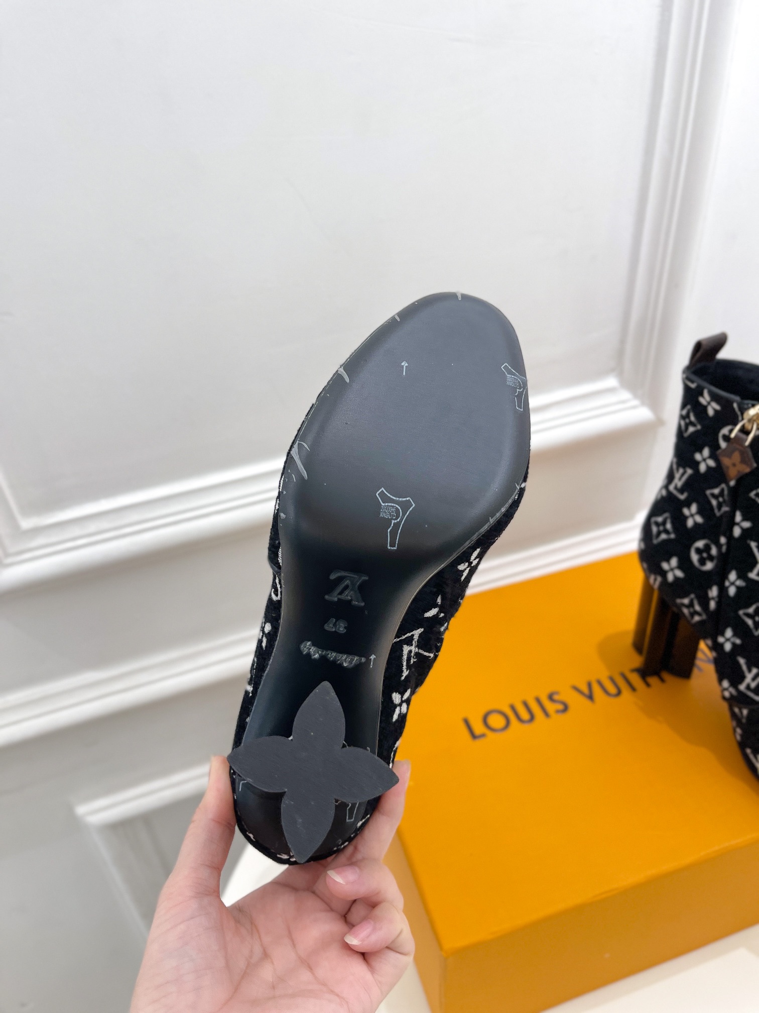 L0vis Vvtt0n Boots Heel 9.5CM Black