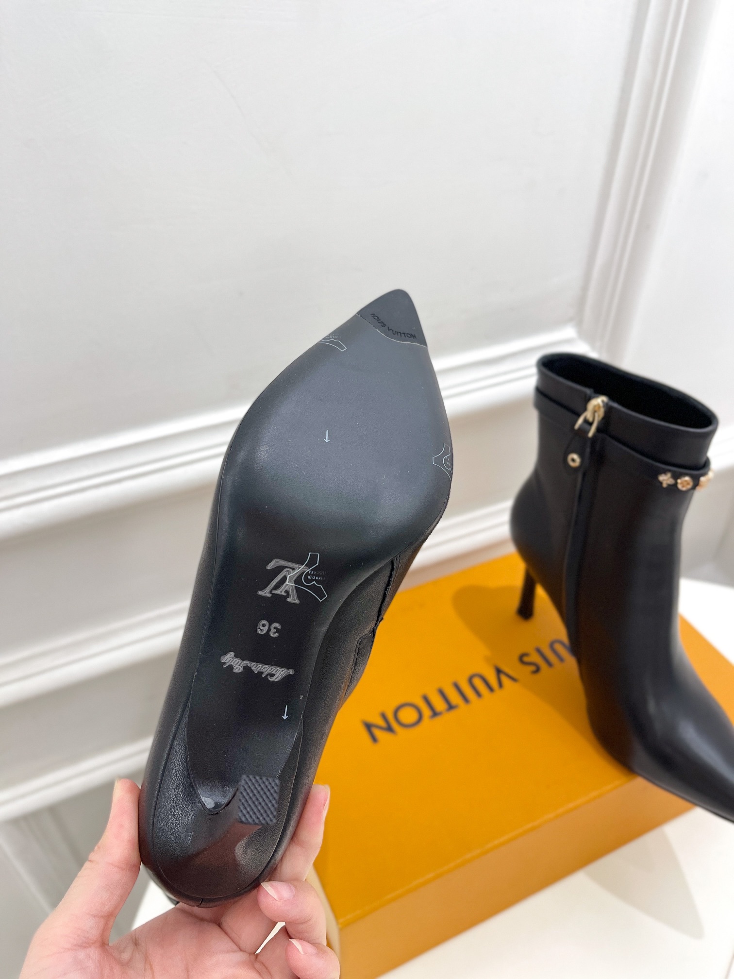 L0vis Vvtt0n Heel 8.5CM Black