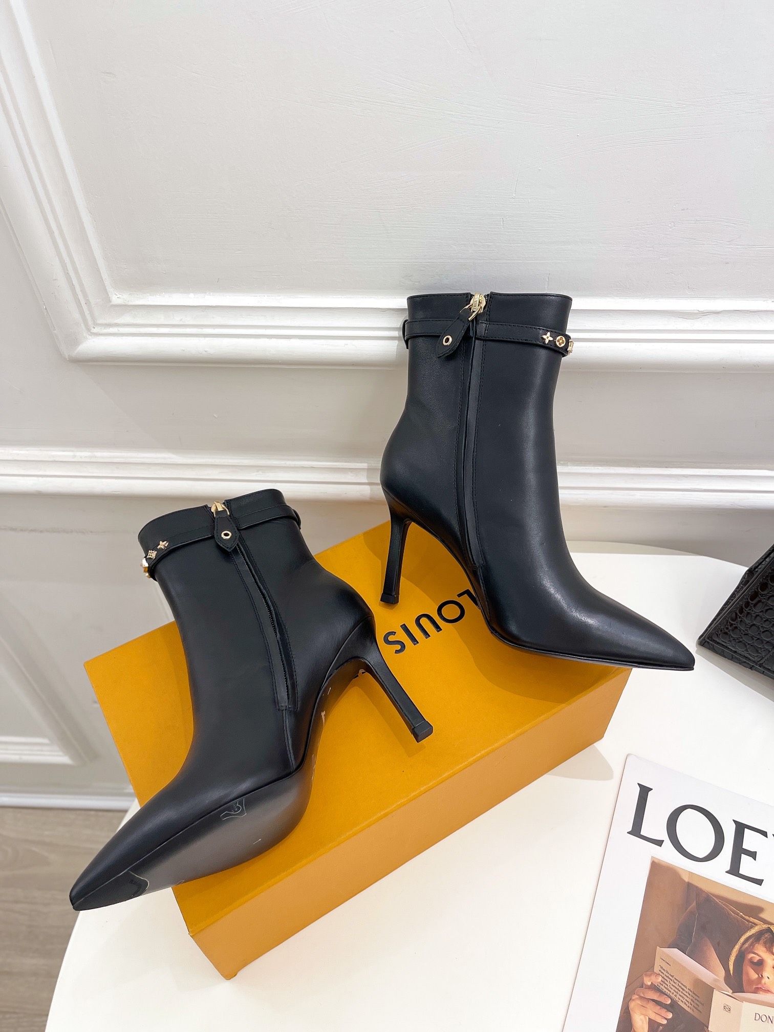L0vis Vvtt0n Heel 8.5CM Black