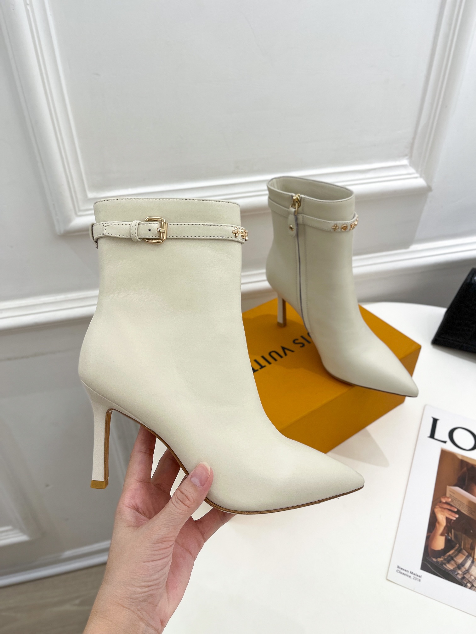 L0vis Vvtt0n Heel 8.5CM White