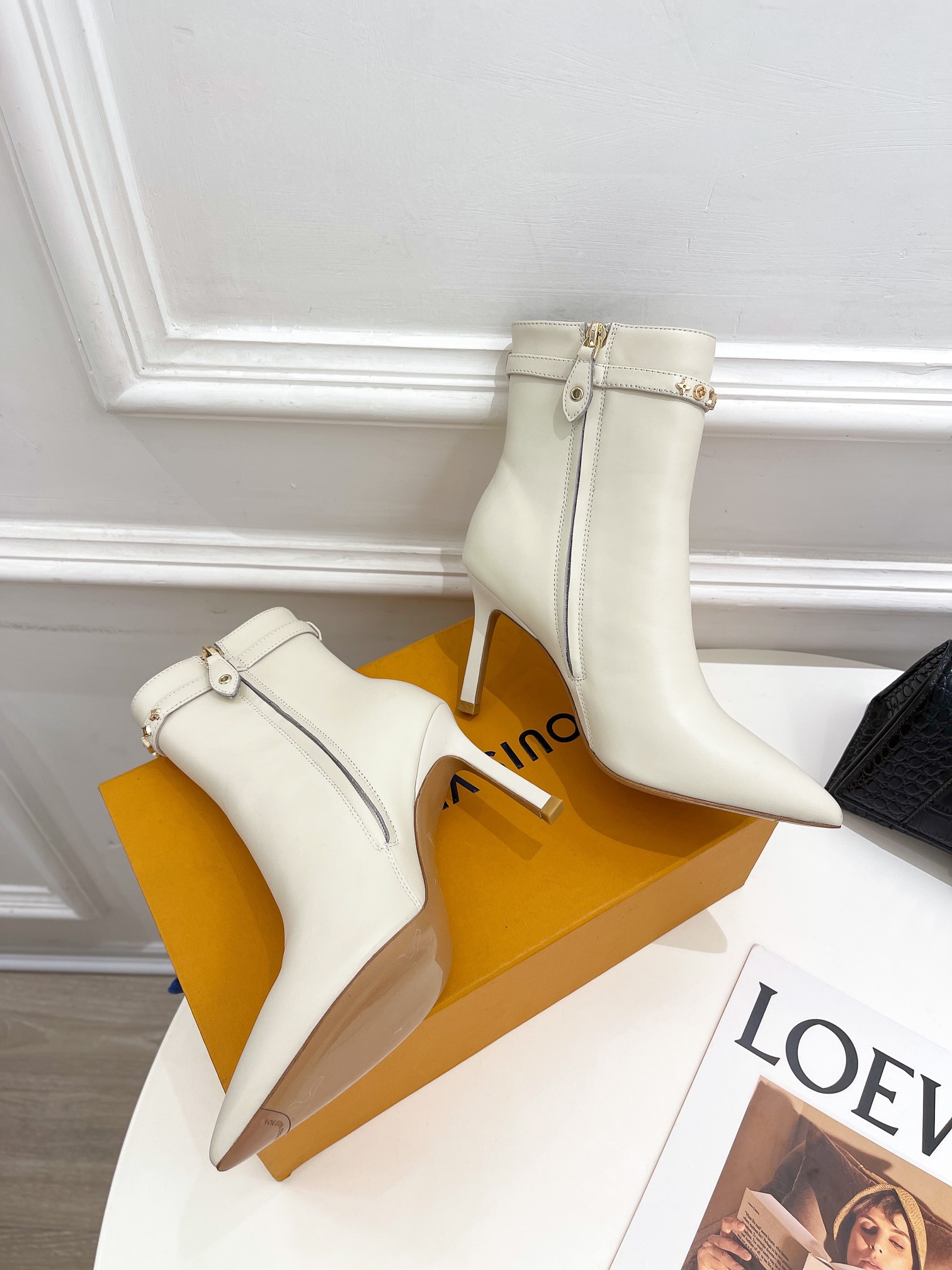L0vis Vvtt0n Heel 8.5CM White