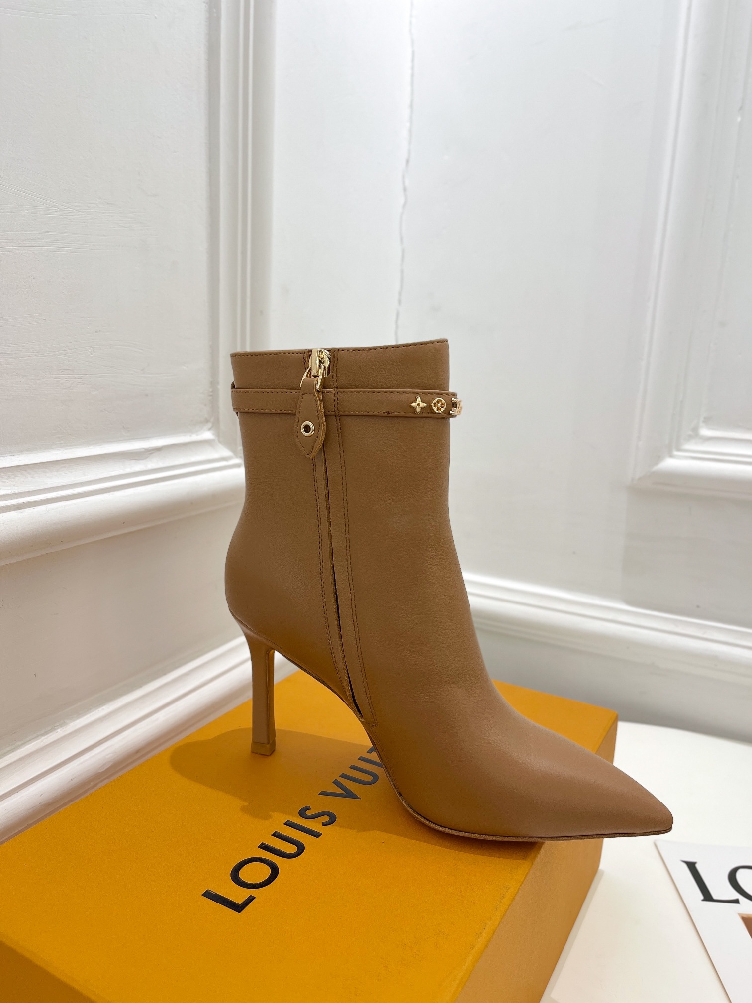 L0vis Vvtt0n Heel 8.5CM Brown