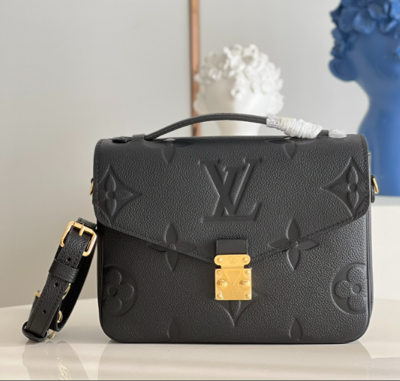 L0vis Vvtt0n Pochette Metis Bag with black