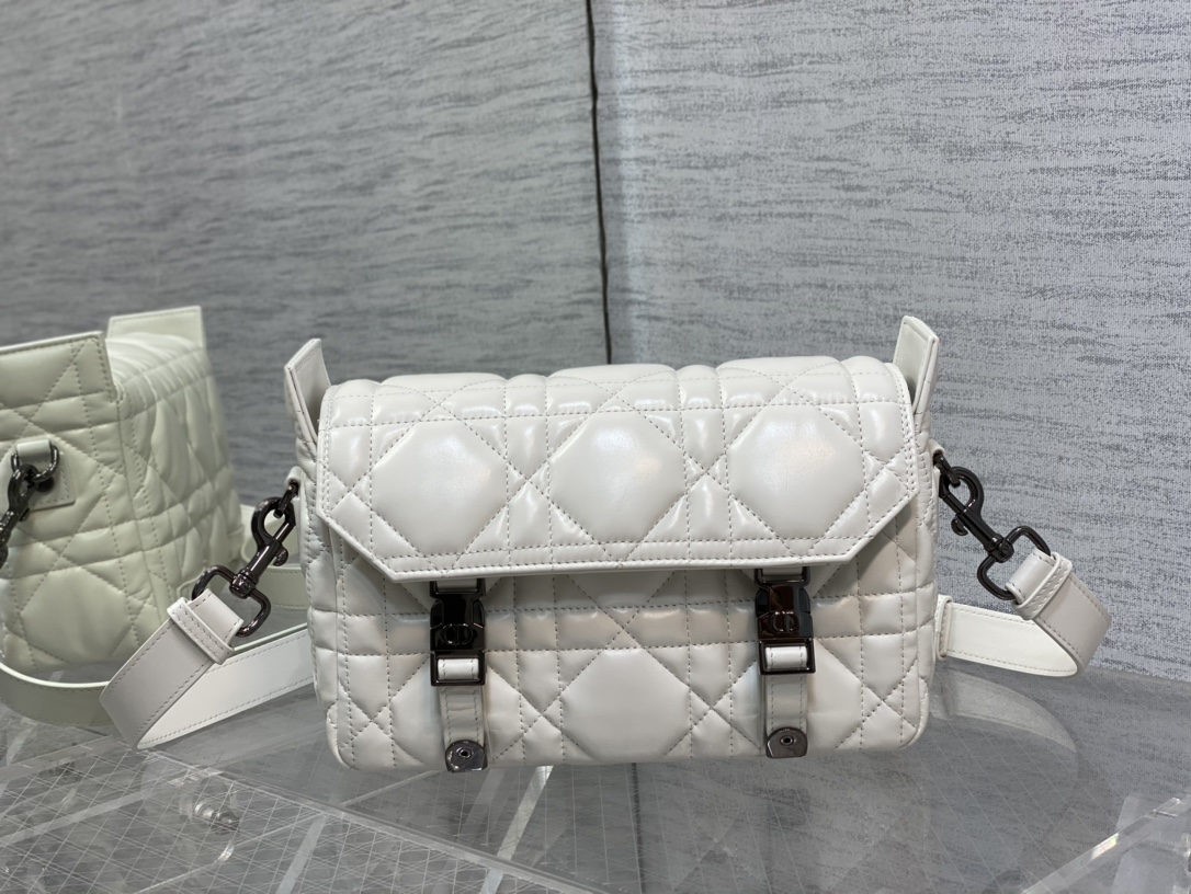 D10r Camp Bag White