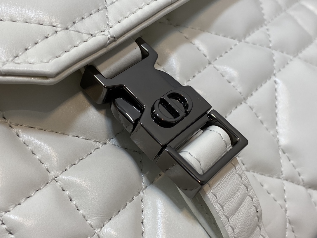 D10r Camp Bag White
