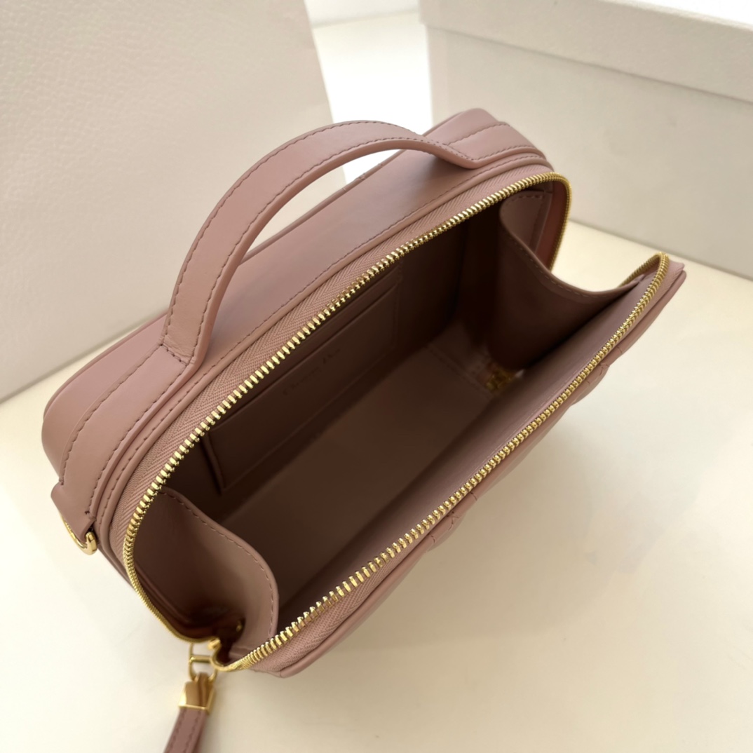 D10r Camera Bag Pink