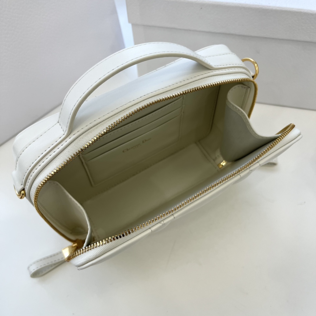 D10r Camera Bag White