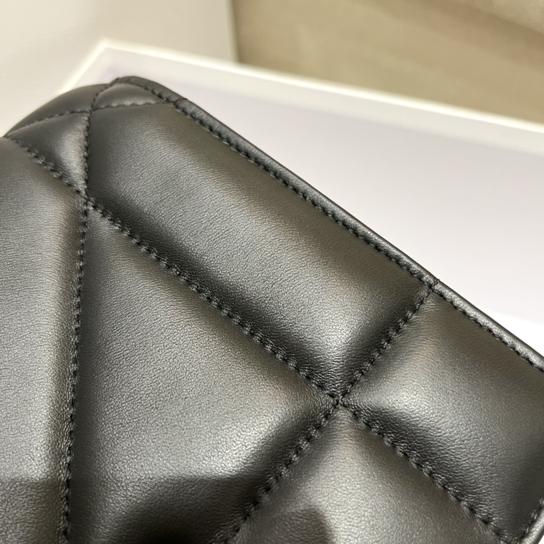 D10r Montaigne Bag Black