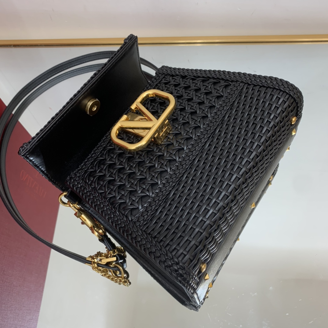 Va1e*ntin0 Garavani Black Small VSling Tote Bag 22cm
