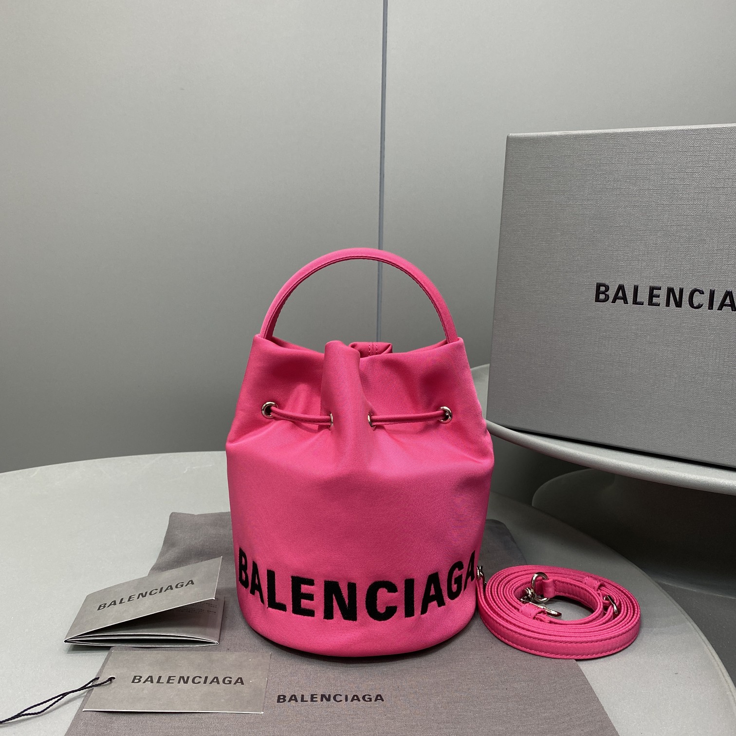 Ba1en*iaga Bucket Bag Pink