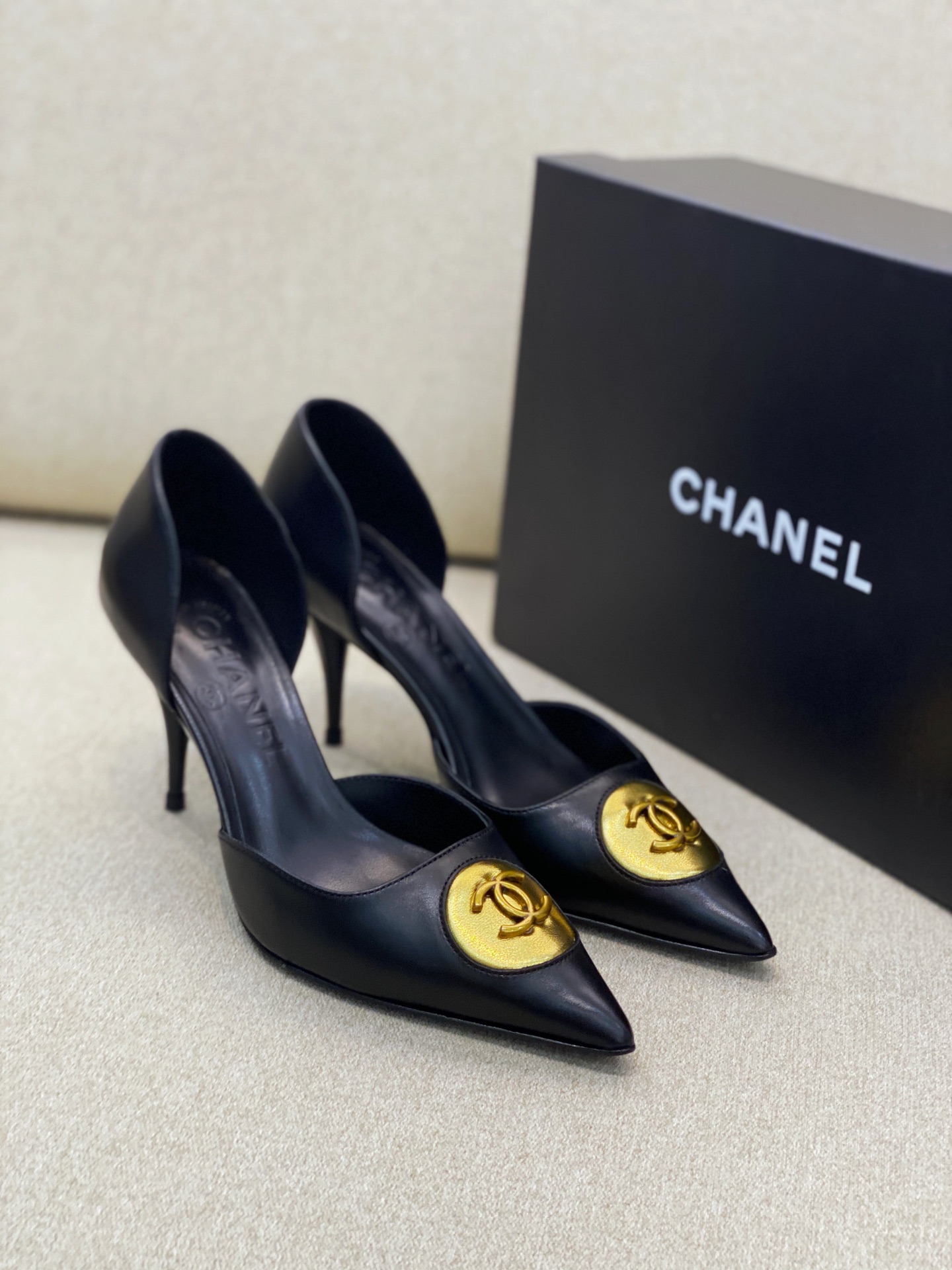 Ch**el Heels 
