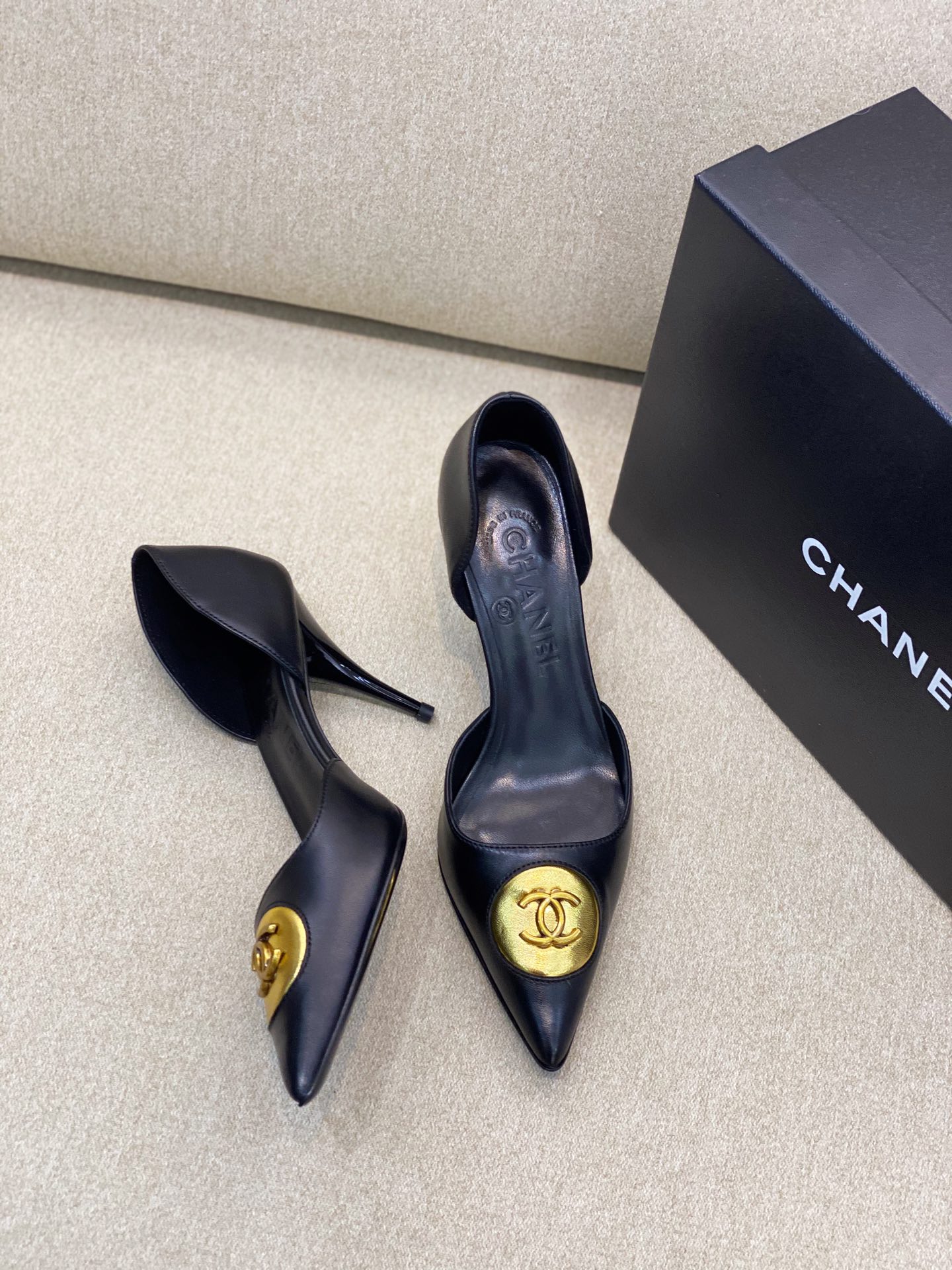 Ch**el Heels