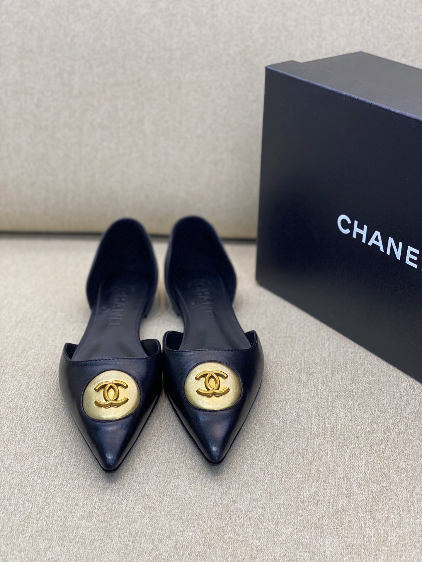 Ch**el Flat 