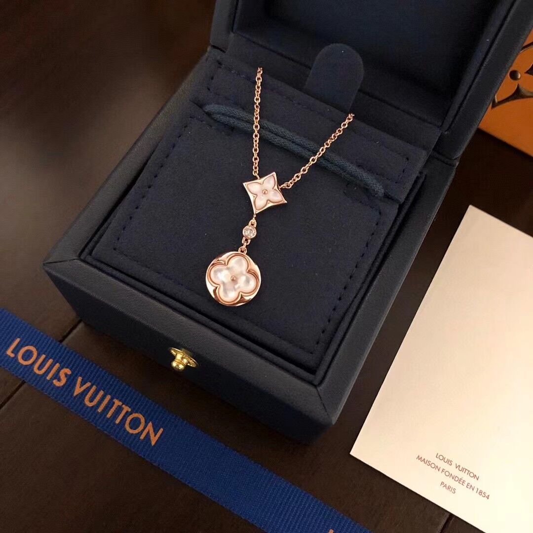 L0vis Vvtt0n Necklace 01