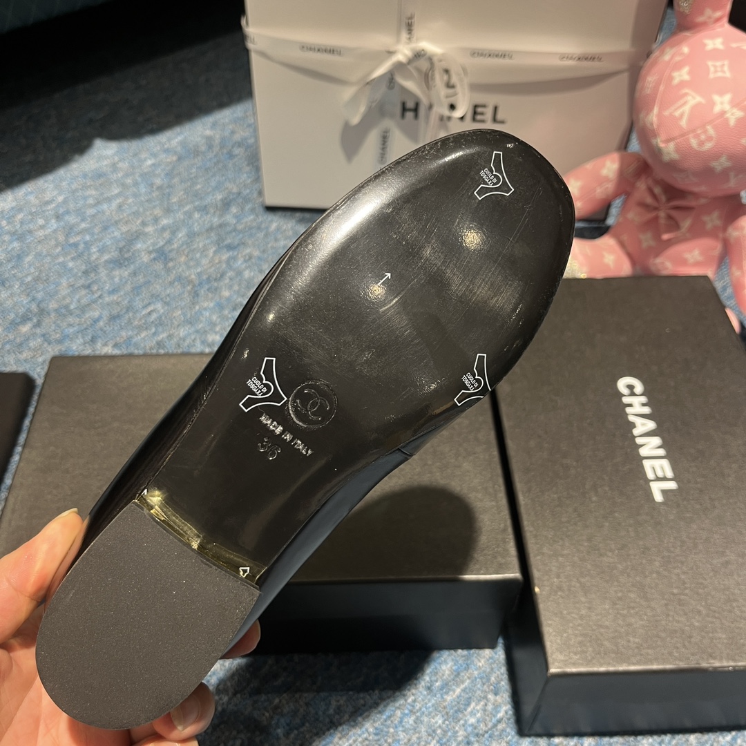 Ch**el Flat Black