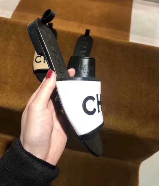 Ch**el Slippers 01