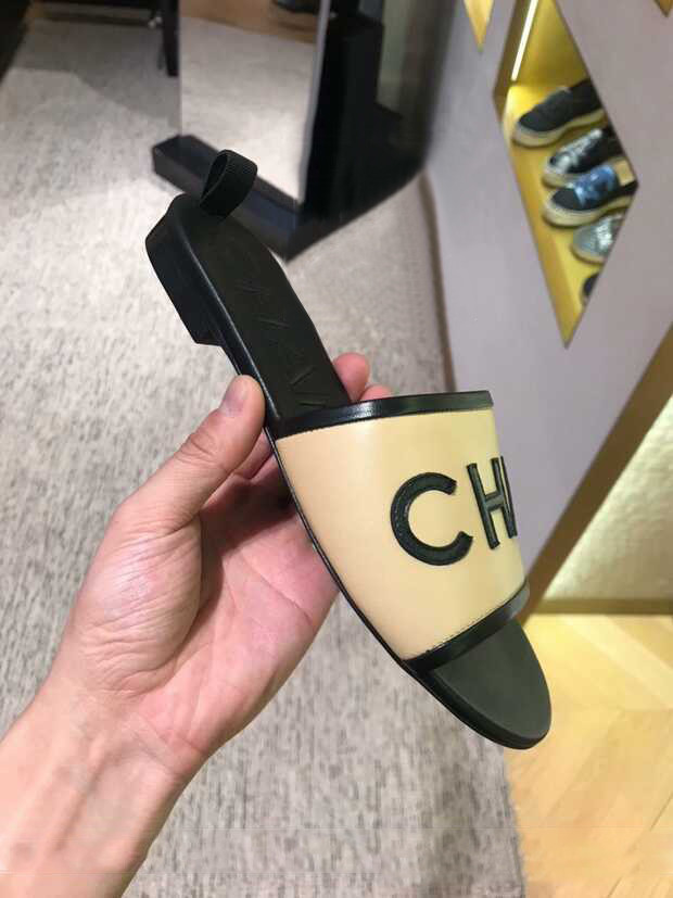 Ch**el Slippers 02