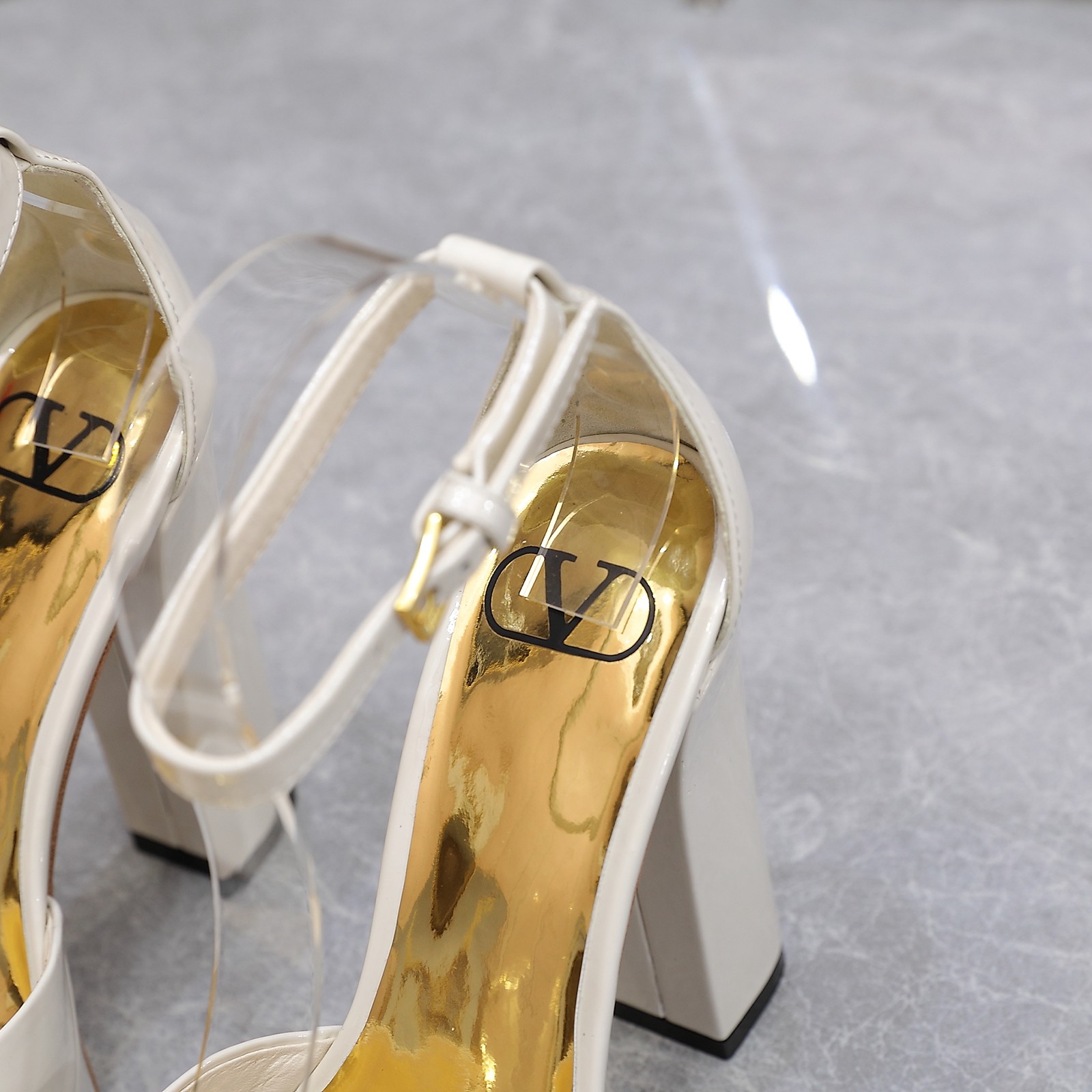 Va1e*ntin0 Heels White