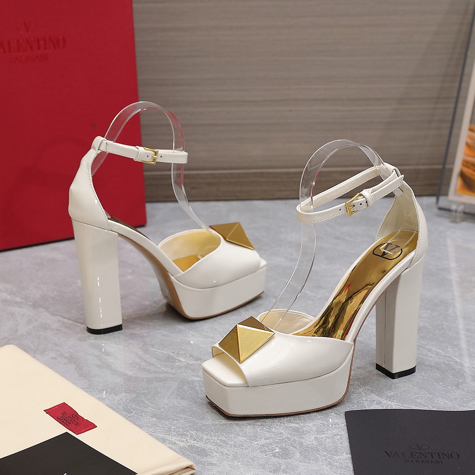 Va1e*ntin0 Heels White