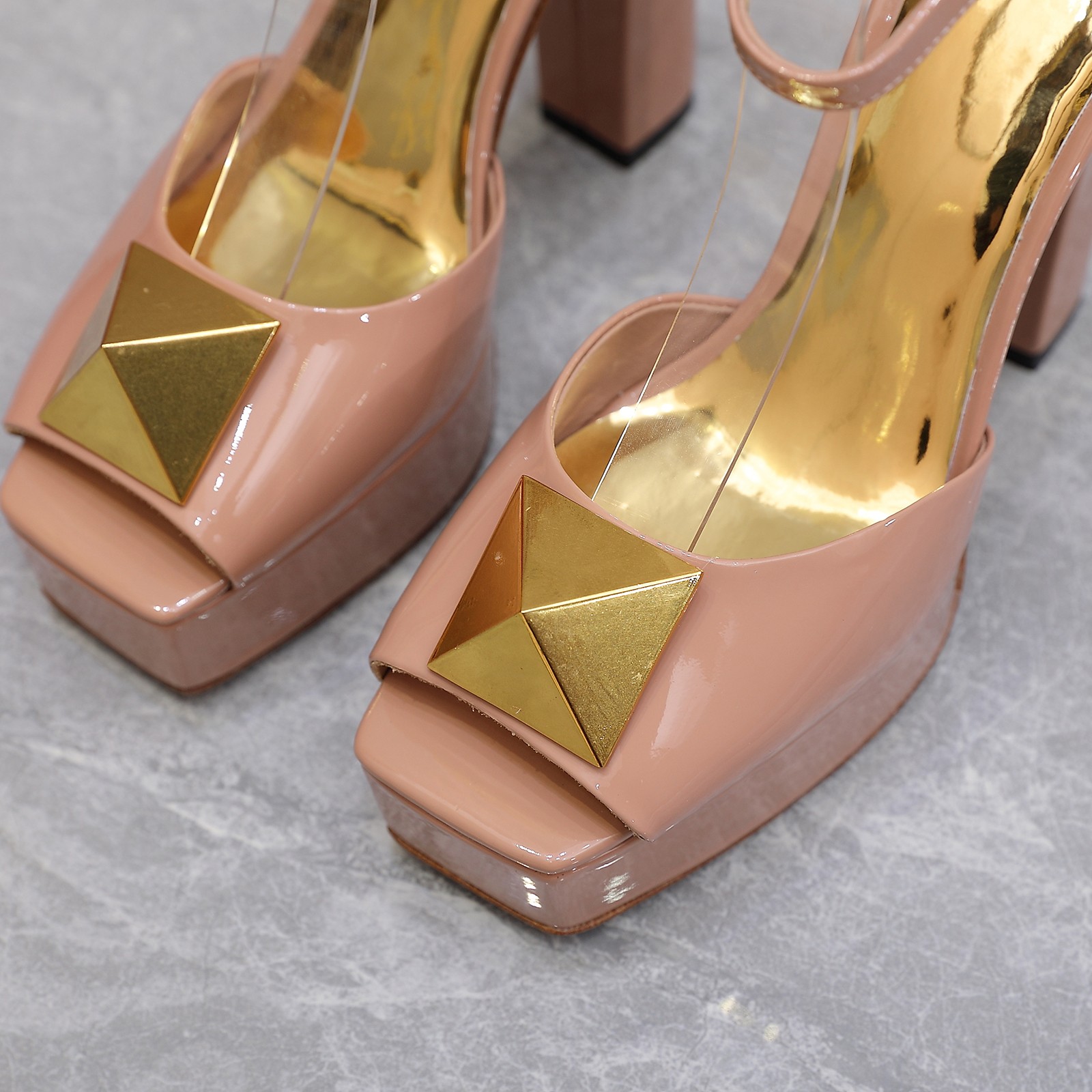 Va1e*ntin0 Heels Pink