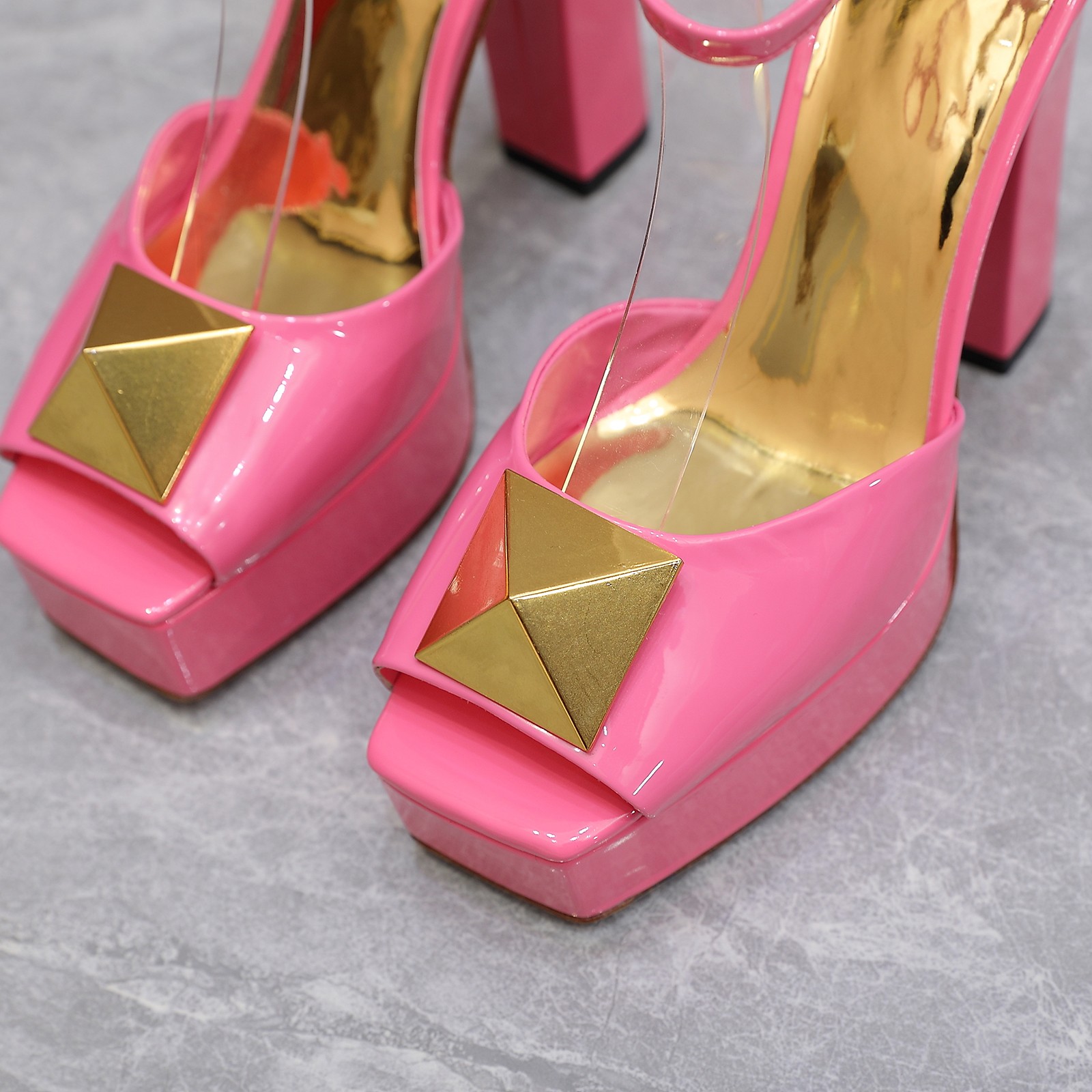 Va1e*ntin0 Heels Baby Pink