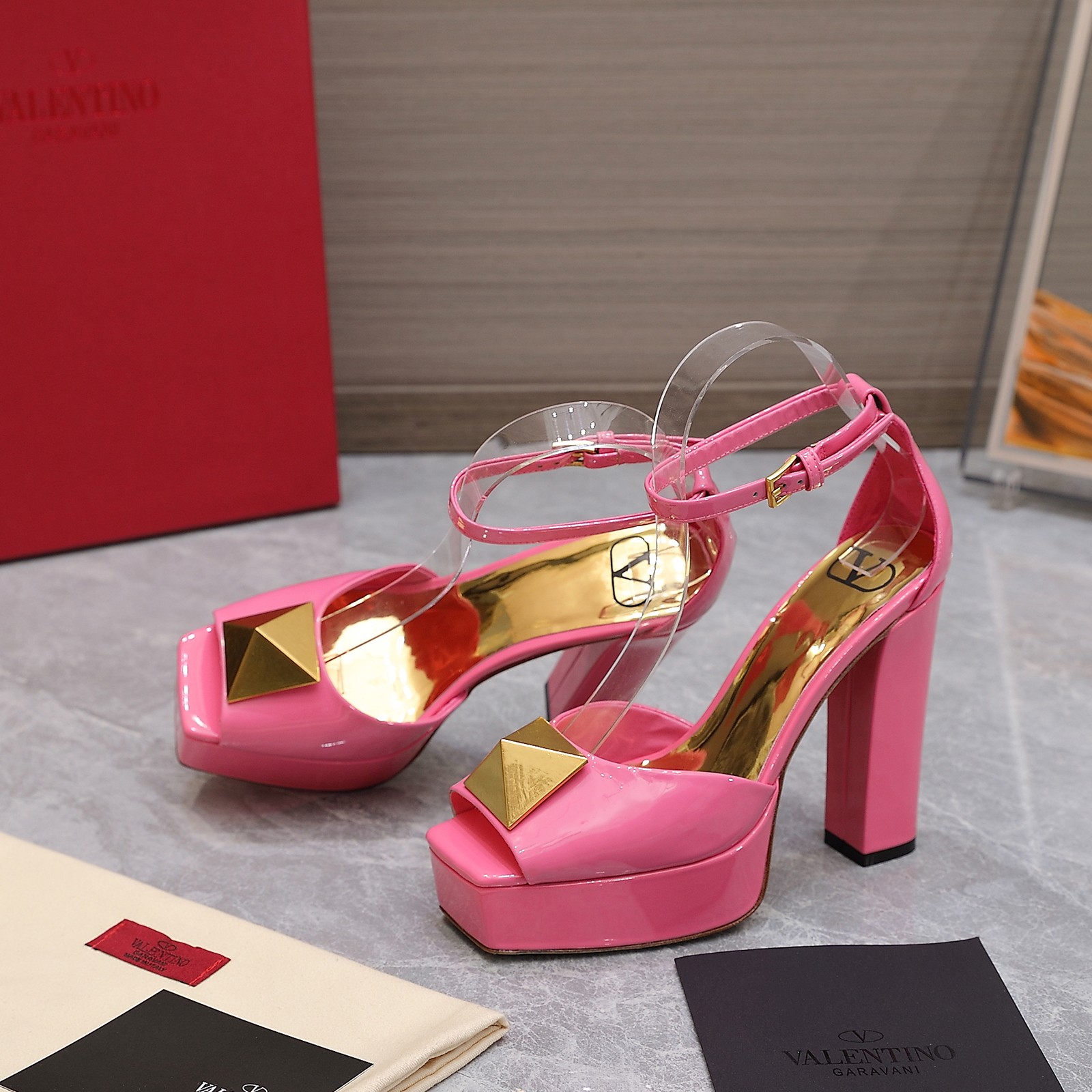 Va1e*ntin0 Heels Baby Pink