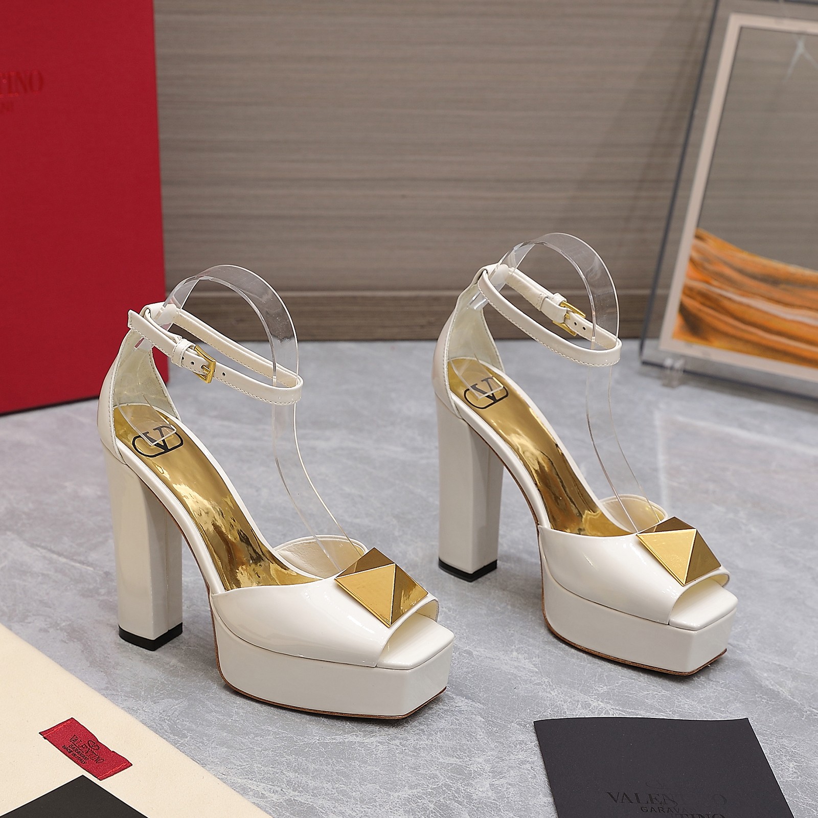 Va1e*ntin0 Heels White