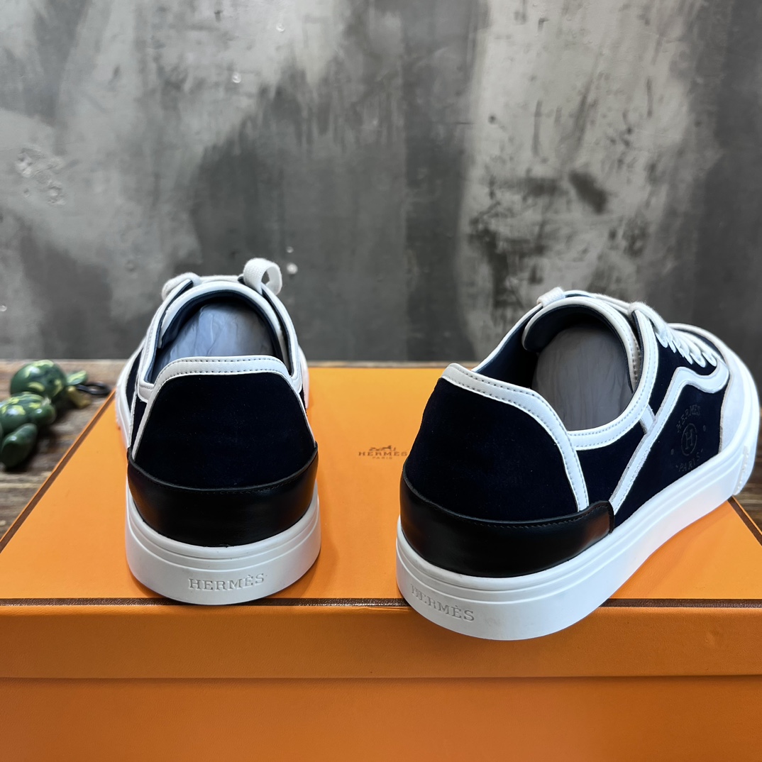 H**me5 Low-Top Sneakers