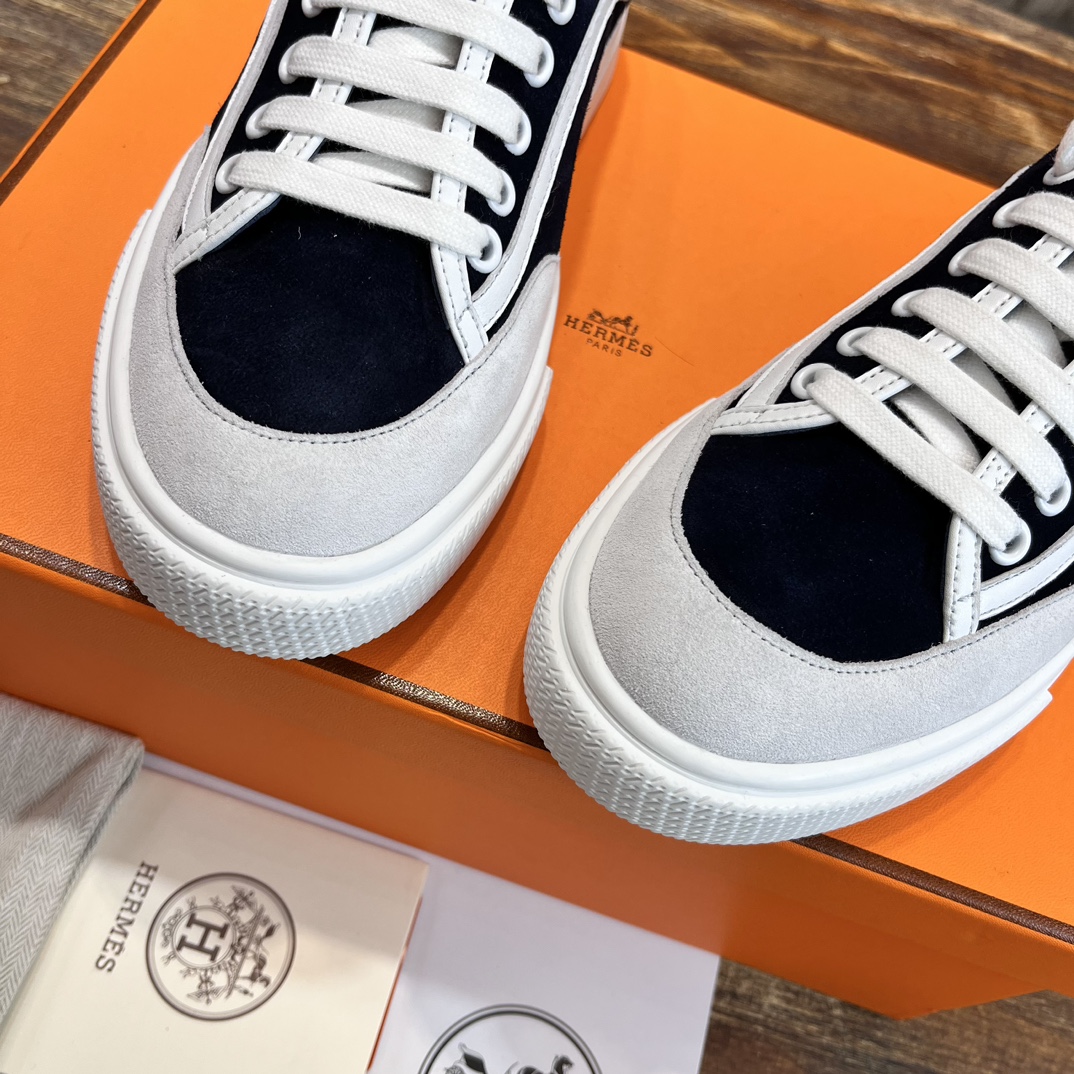 H**me5 Low-Top Sneakers