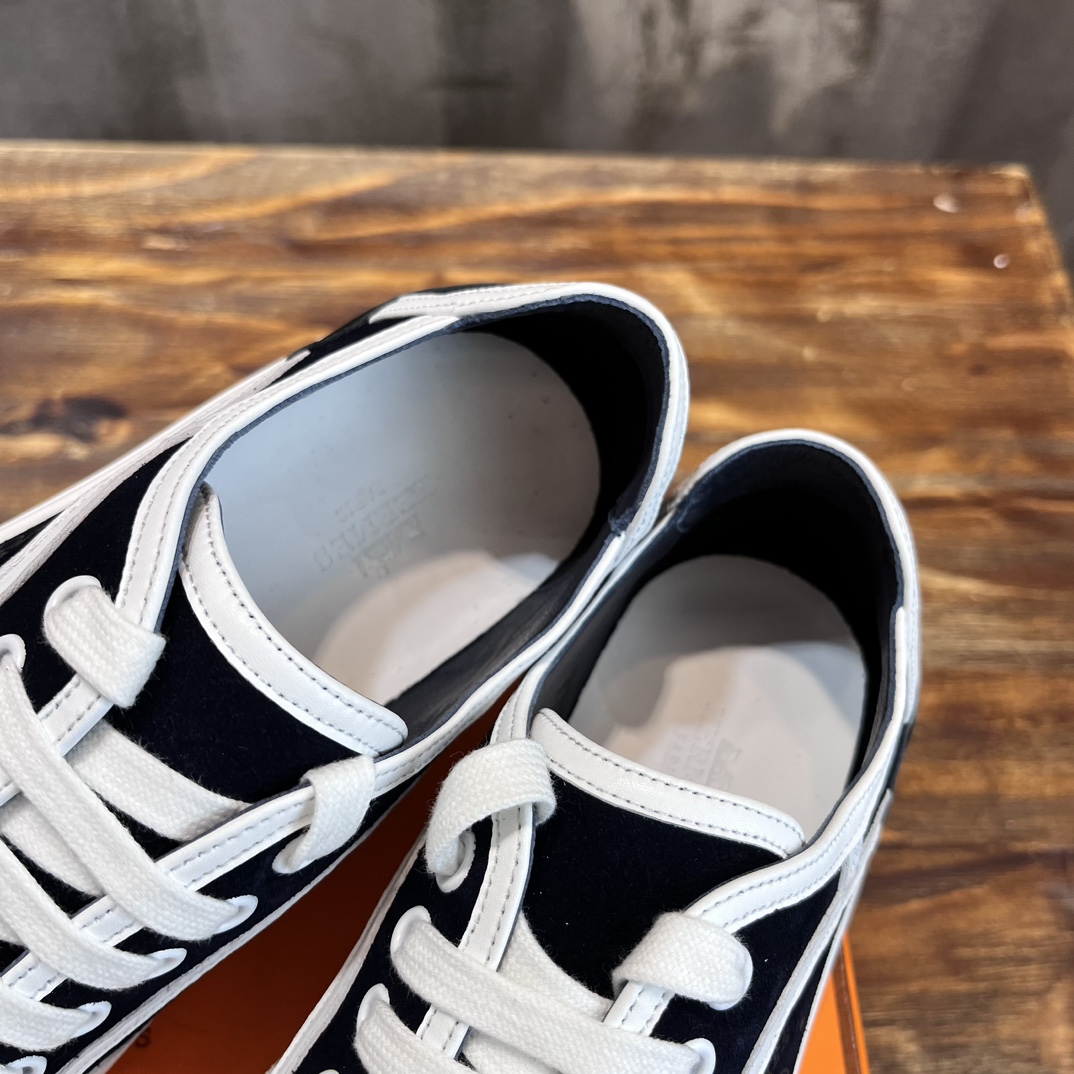 H**me5 Low-Top Sneakers