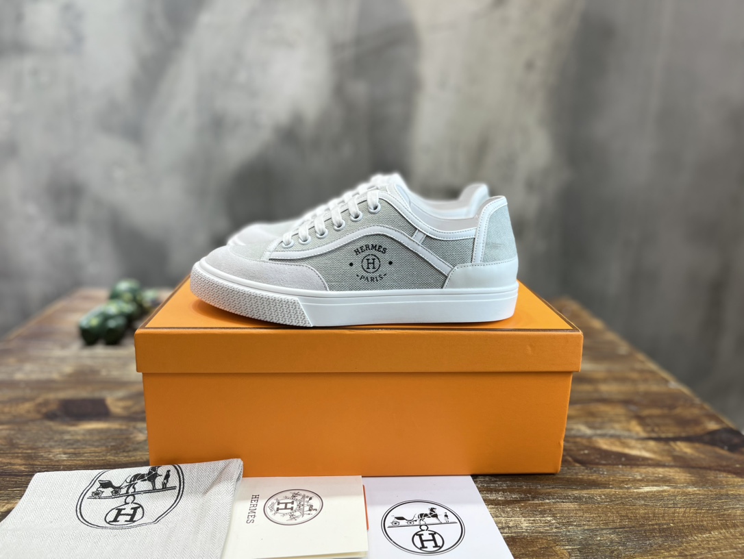 H**me5 Low-Top Sneakers Grey