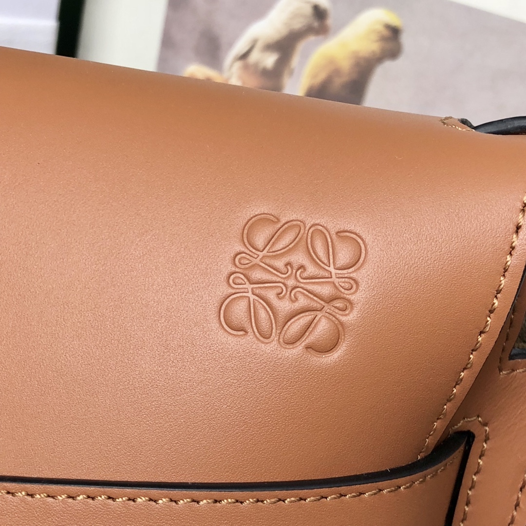 L0ew* Gate Shoulder Bag Brown
