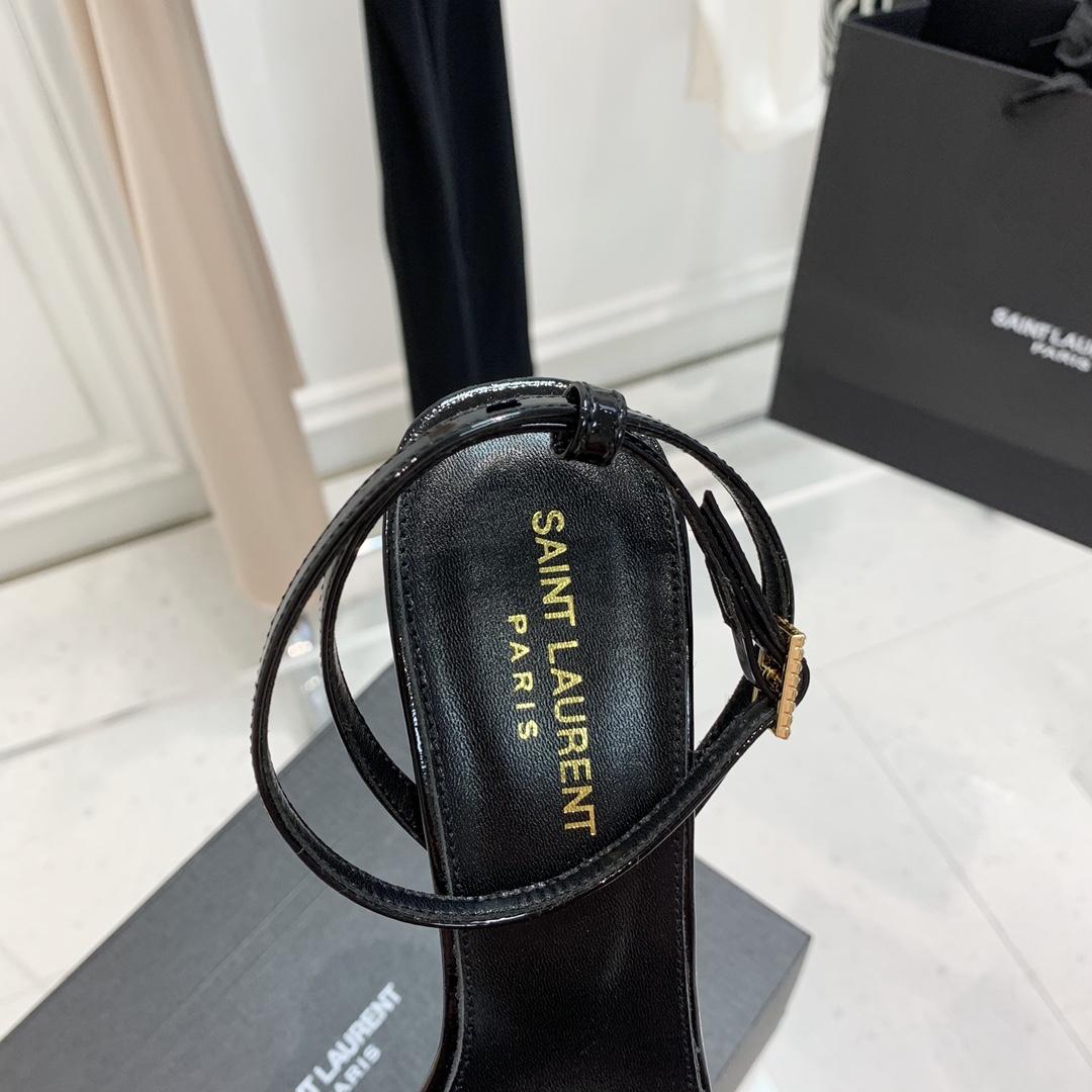Y51 Claude Patent Leather Heels Black