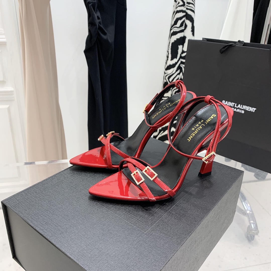 Y51 Claude Patent Leather Heels Red