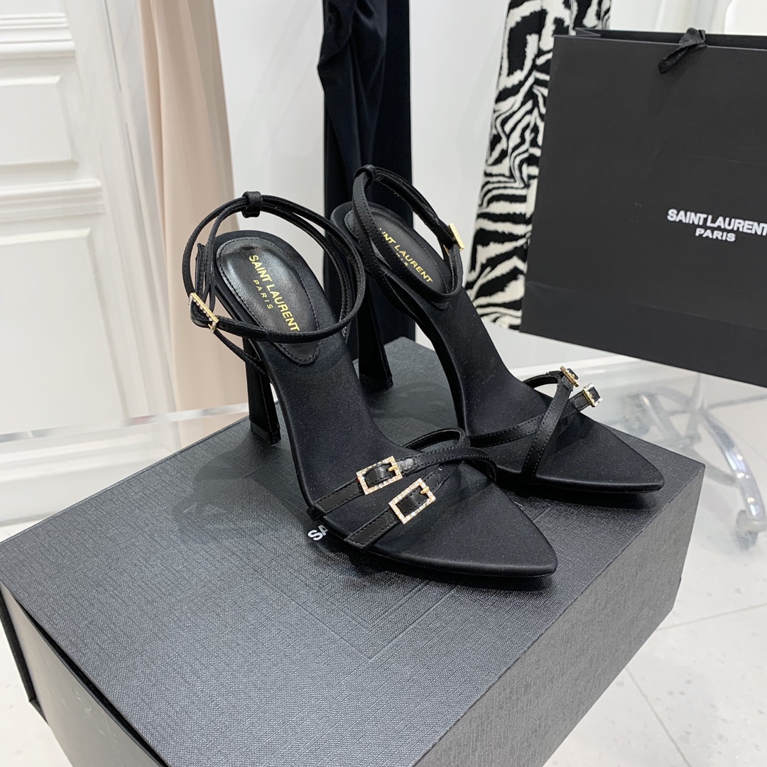 Y51 Claude Matte Leather Heels Black