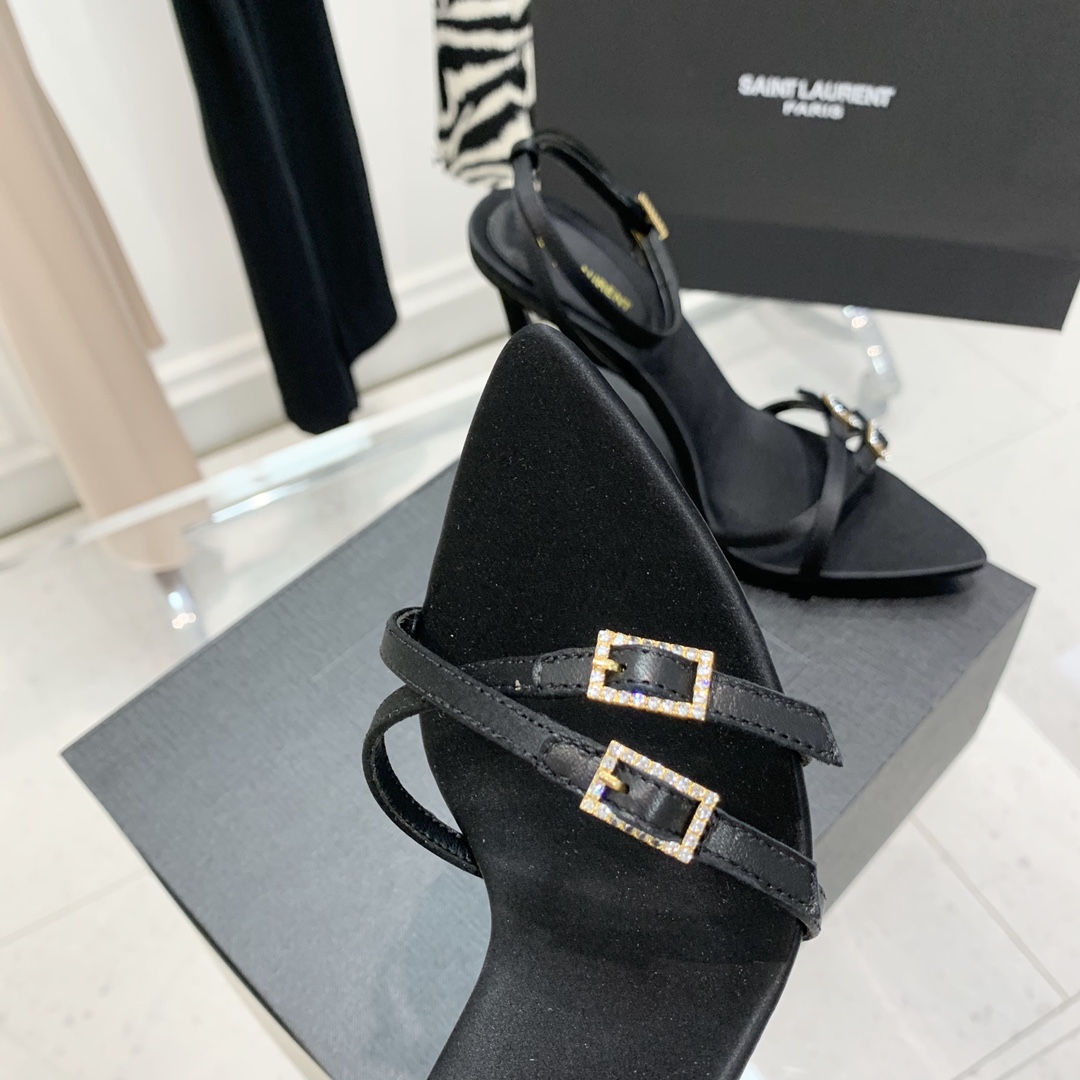 Y51 Claude Matte Leather Heels Black
